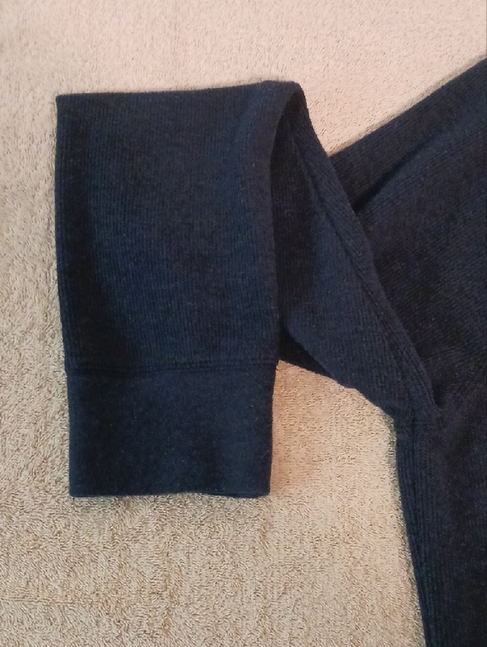 Banana Republic Men's Navy Crewneck Sweater - Picture 7 of 7